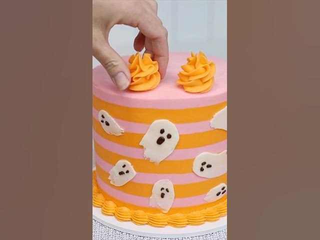 Video thumbnail for If piping directly onto a cake makes you nervous, try this! #cakedecorating