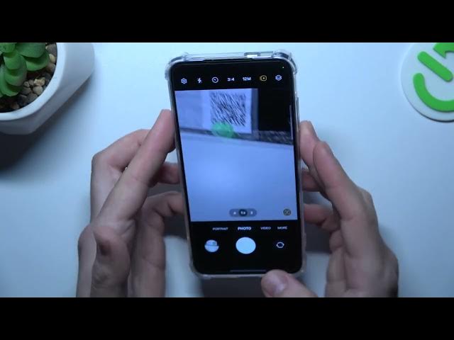 Video thumbnail for How to Take a Live Motion Photo on SAMSUNG Galaxy S24