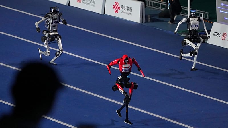 Video thumbnail for Technology: crowds flock to Beijing for robot games