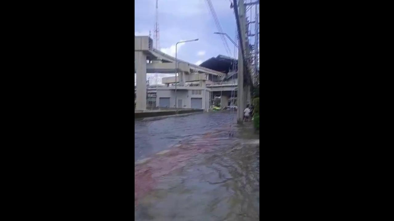Video thumbnail for Bangkok Floods: Intersection Flooded Following Heavy Rains.