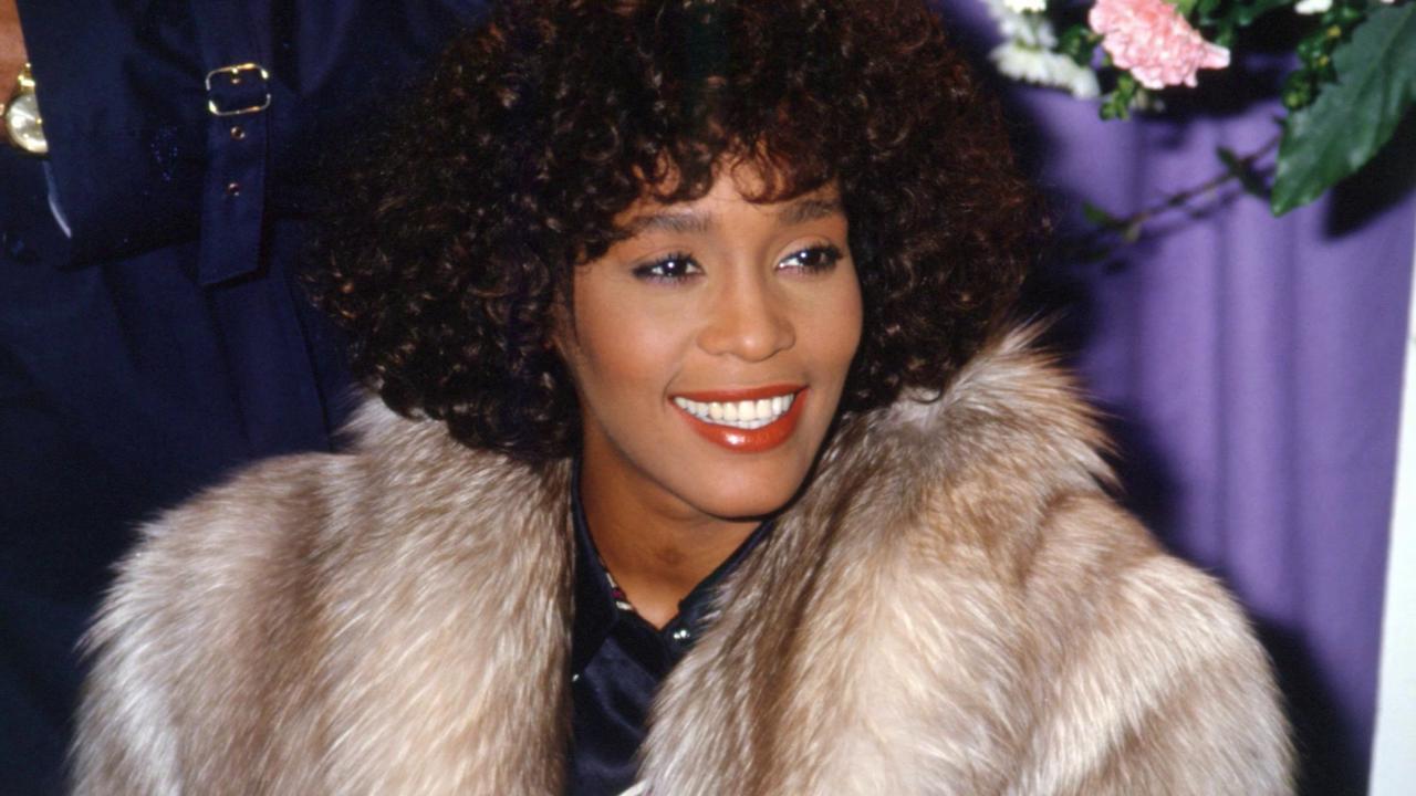 Video thumbnail for UNCAPTIONED: Whitney Houston's estate refutes Oprah Winfrey's claims about 2009 interview.