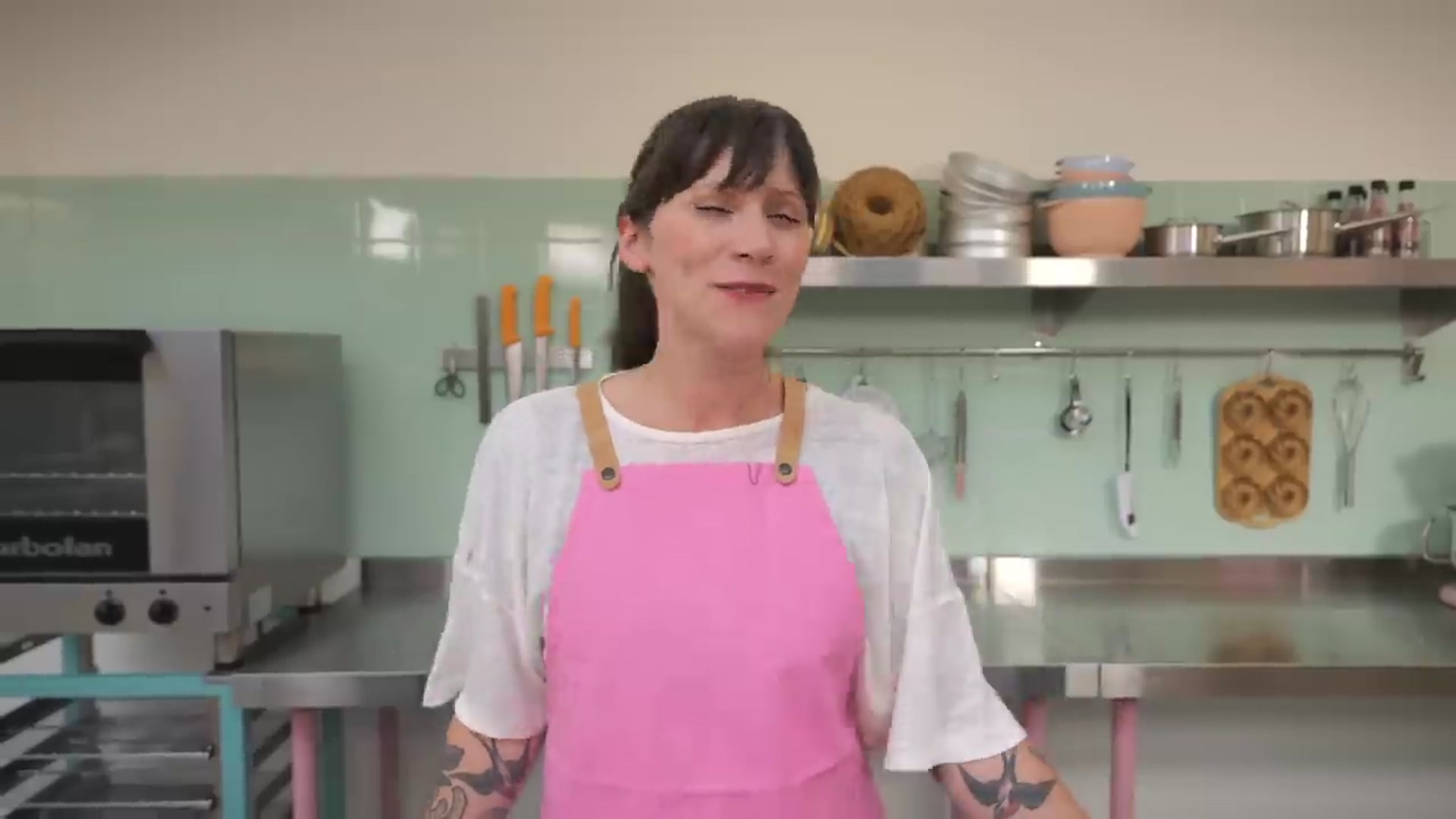 Video thumbnail for Neapolitan Bundt Cake Recipe Strawberry Vanilla and Chocolate sponge Cupcake Jemma(720P 60FPS)