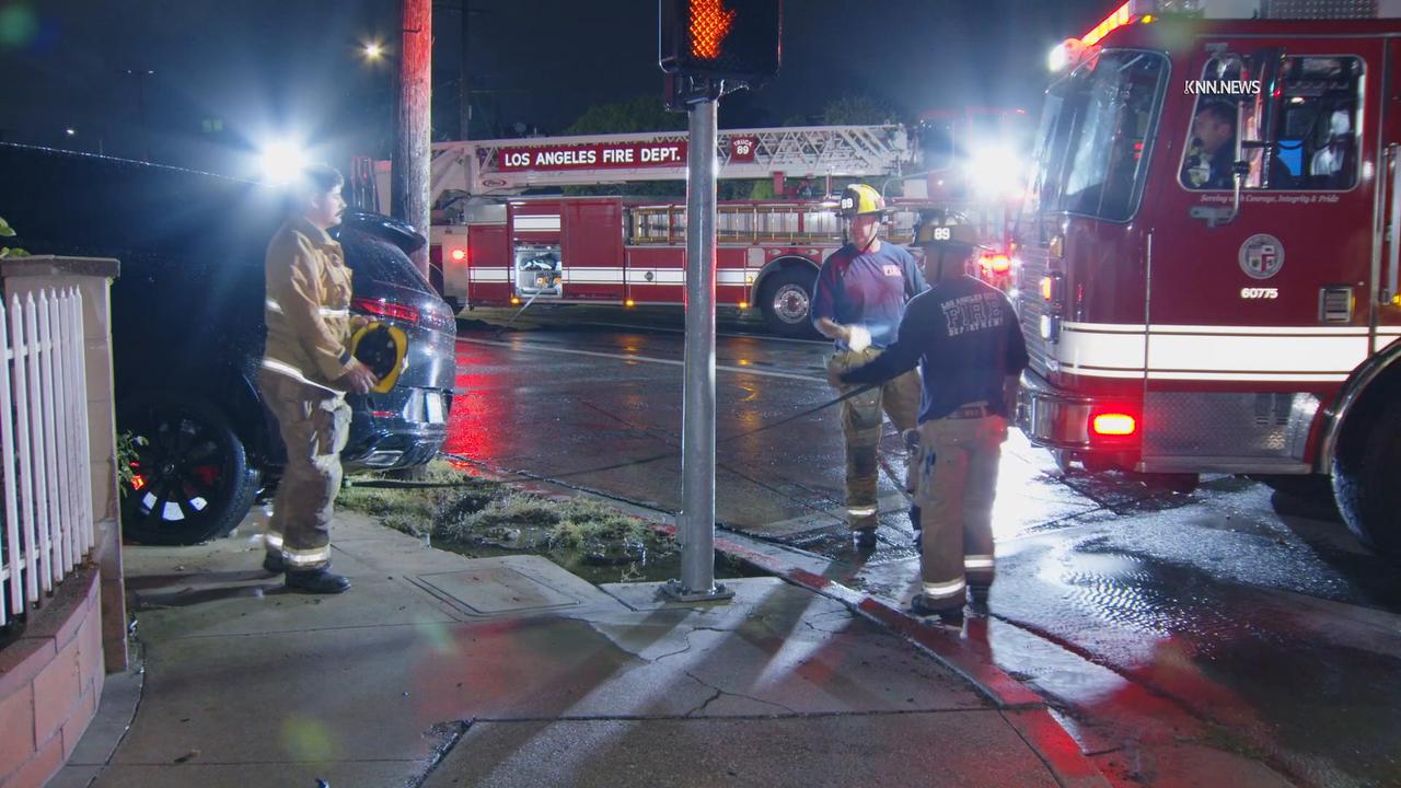 Video thumbnail for US, Los Angeles: North Hollywood SUV Crashes into Hydrant and Home Driver Flees.
