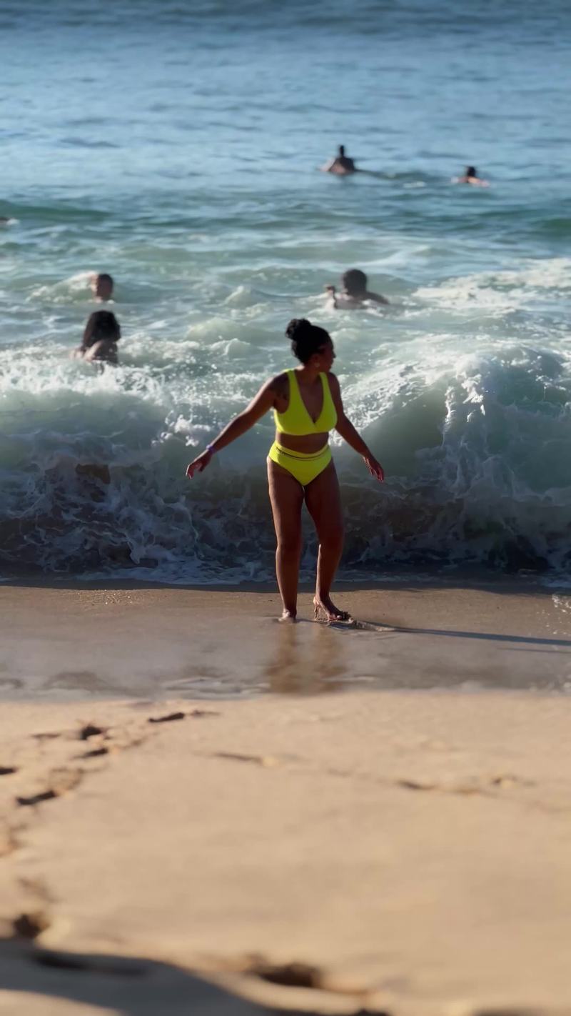 Video thumbnail for Powerful North Shore Waves and Playful Beach Wipeouts