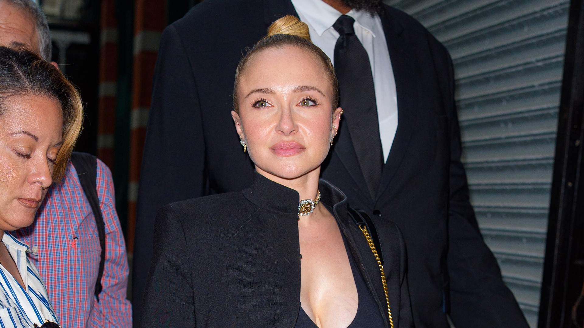 Video thumbnail for New report reveals who was with Hayden Panettiere when she died; mother speaks out