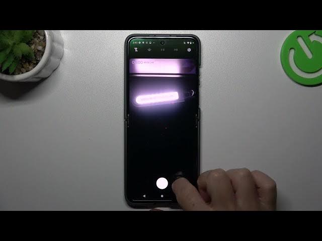 Video thumbnail for How to Record the Time Lapse Videos on a MOTOROLA Razr 40