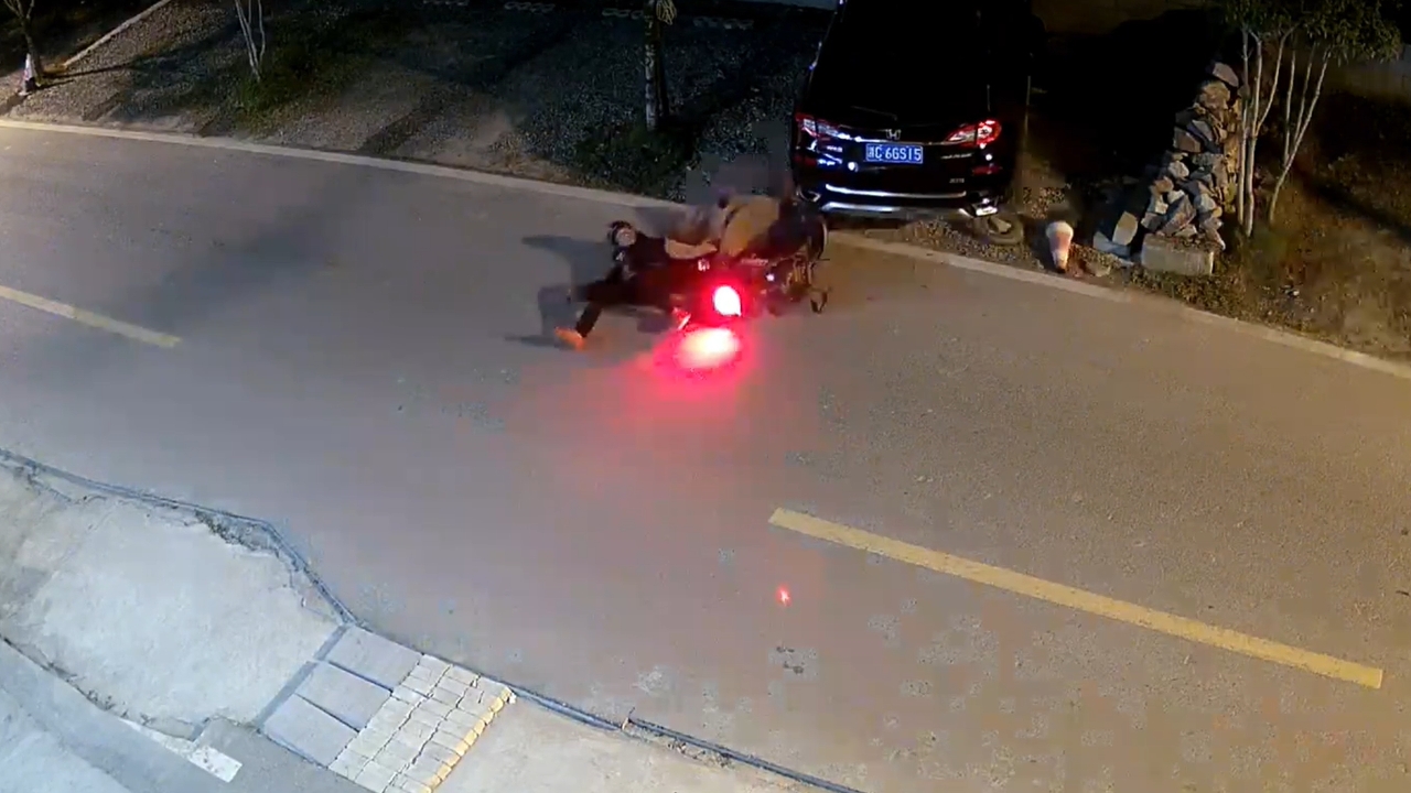 Video thumbnail for Motorcyclist Crashes into Parked Car and Walks Away Unharmed