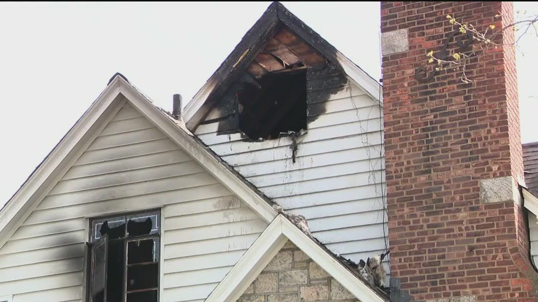 Video thumbnail for Fire inside Queens home leaves 3 dead