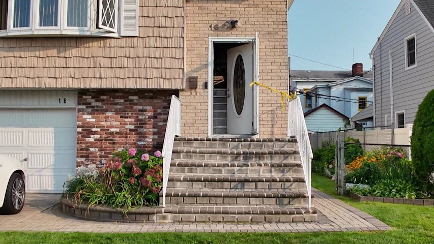 Video thumbnail for Man fatally shoots brother, turns gun on himself in Hempstead home