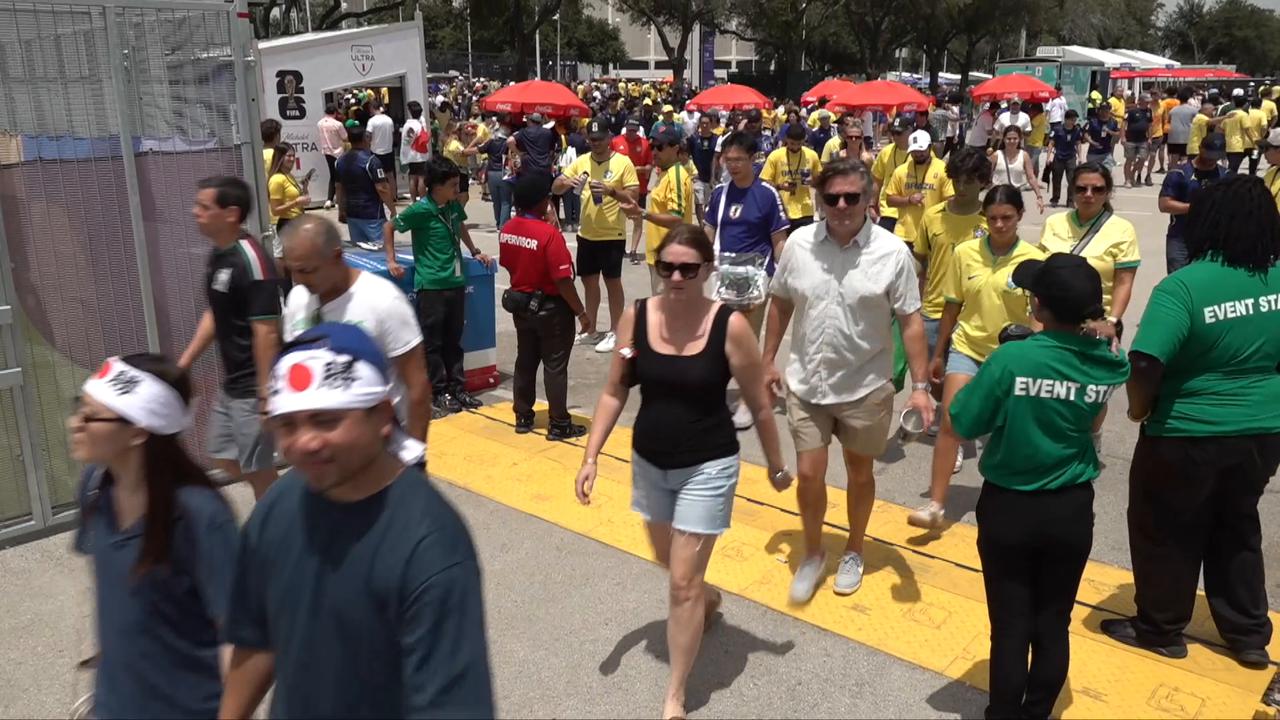 Video thumbnail for US: Brazil fans celebrate World Cup last-16 qualification in Houston.