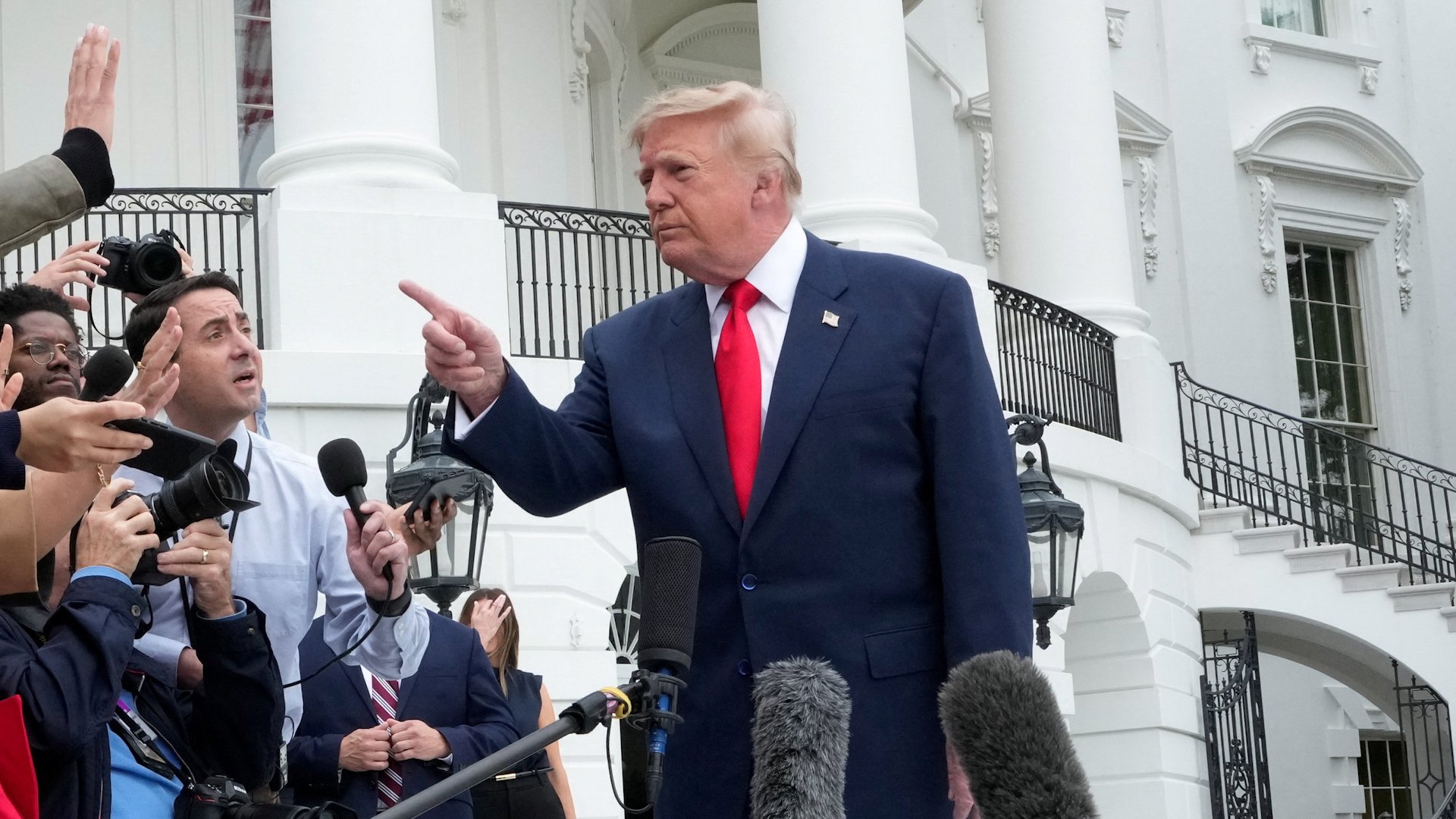 Video thumbnail for Trump calls for new president in Ukraine