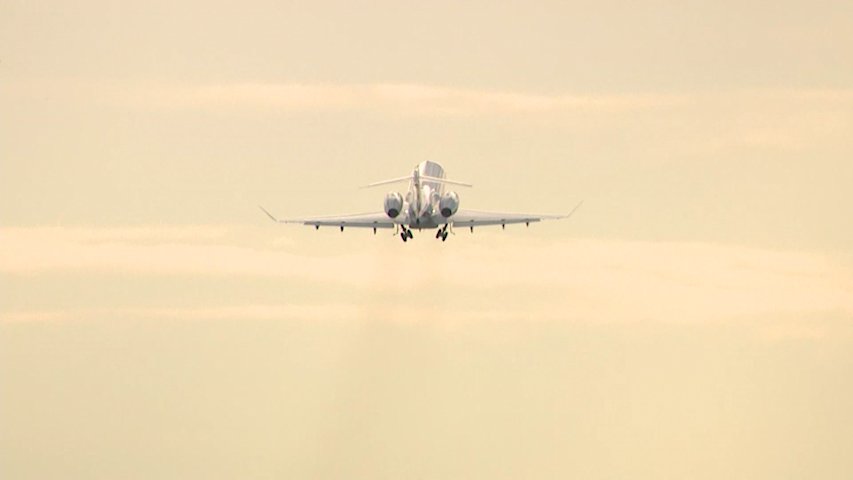 Video thumbnail for Teterboro Airport plots expansion as neighboring cities urge flight path changes