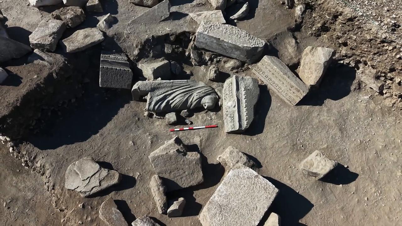 Video thumbnail for Türkiye: Turkish archaeologists uncover ancient healing gods in Aspendos.