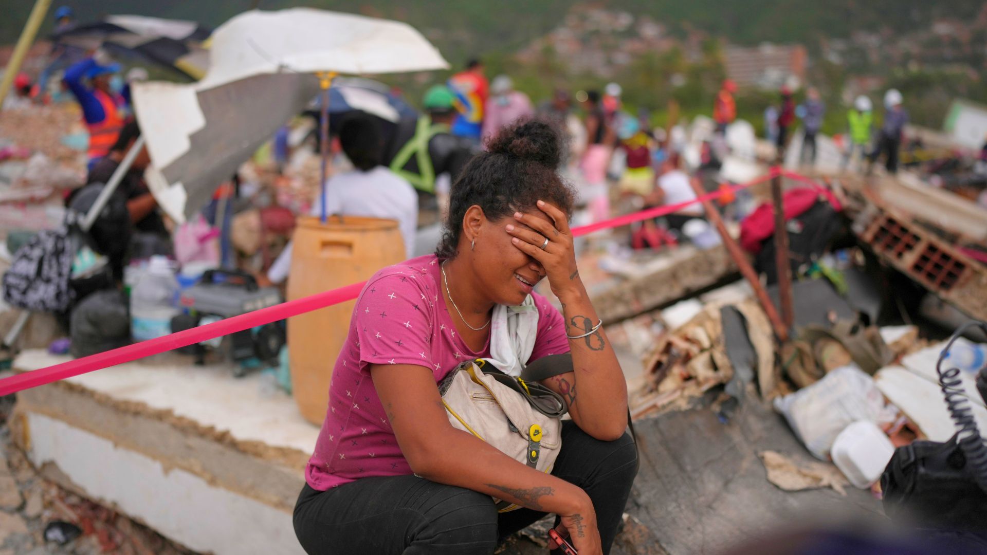 Video thumbnail for Venezuela earthquakes death toll nears 2,000 as hopes of finding survivors fade