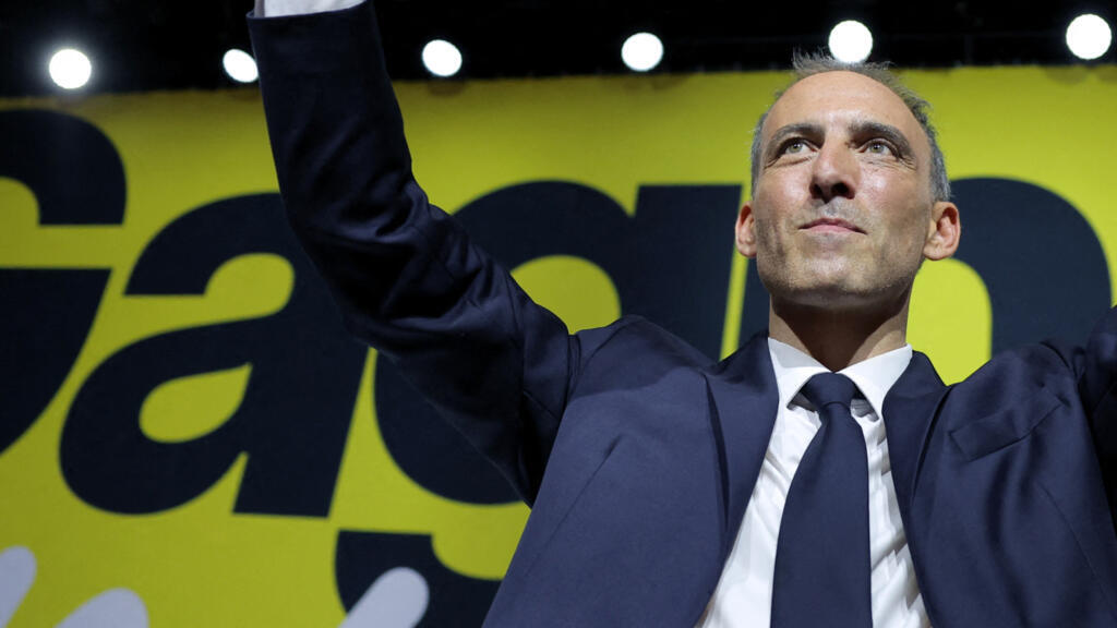 Video thumbnail for France's left fractures further as MEP launches presidential bid