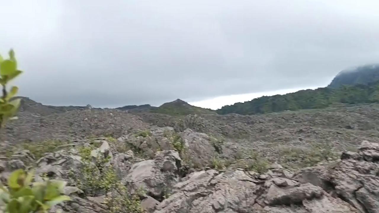 Video thumbnail for Indonesia: Indonesia rushes to rescue climbers as volcano eruption leaves 3 dead (2).
