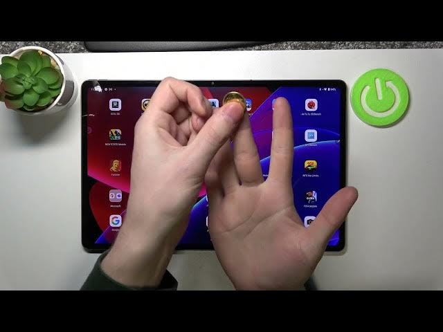 Video thumbnail for Lenovo Tab P12 Pro - How big it is compared to a human hand?