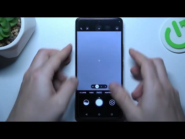 Video thumbnail for How to Take Burst Shot Photos on ASUS ROG Phone 8 Pro