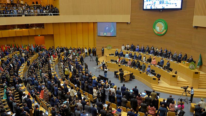 Video thumbnail for European and African leaders gather in Angola for EU-AU summit