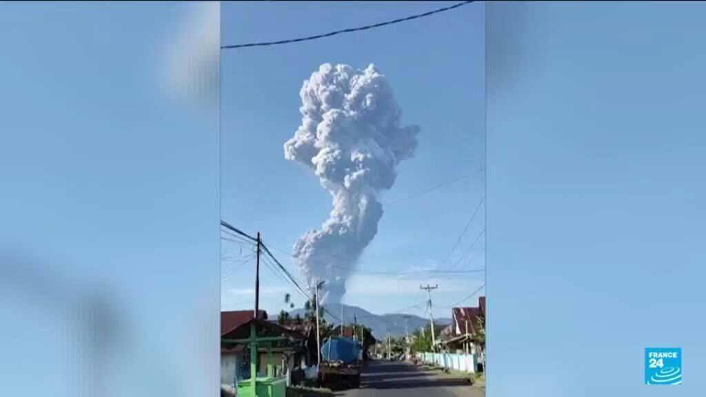 Video thumbnail for At least three killed by volcano eruption in Indonesia