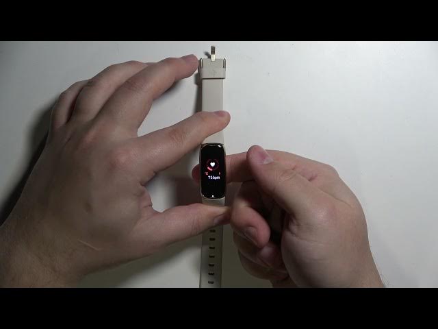 Video thumbnail for How to Measure Heart Rate on FITBIT Luxe - Control Heart Rate
