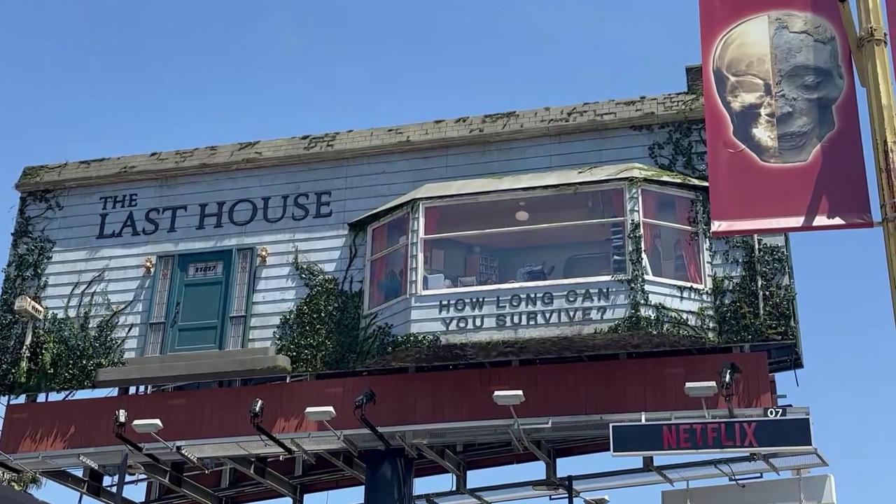 Video thumbnail for US: Netflix Puts Someone Inside Giant Billboard House For 48 Hours.
