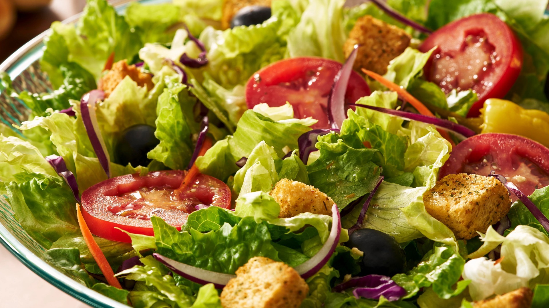 Video thumbnail for This Is The Best Chain Restaurant Salad, No Contest