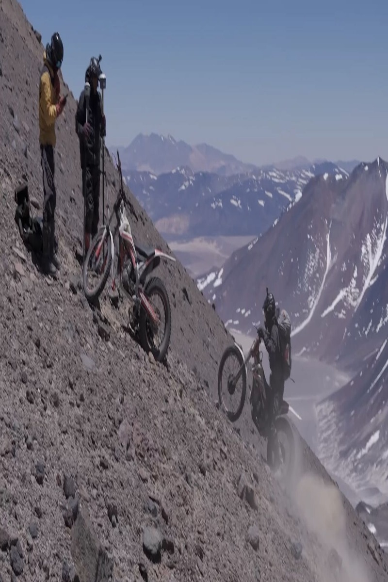 Video thumbnail for Chilean Father and Sons Set Motorcycle Altitude World Record