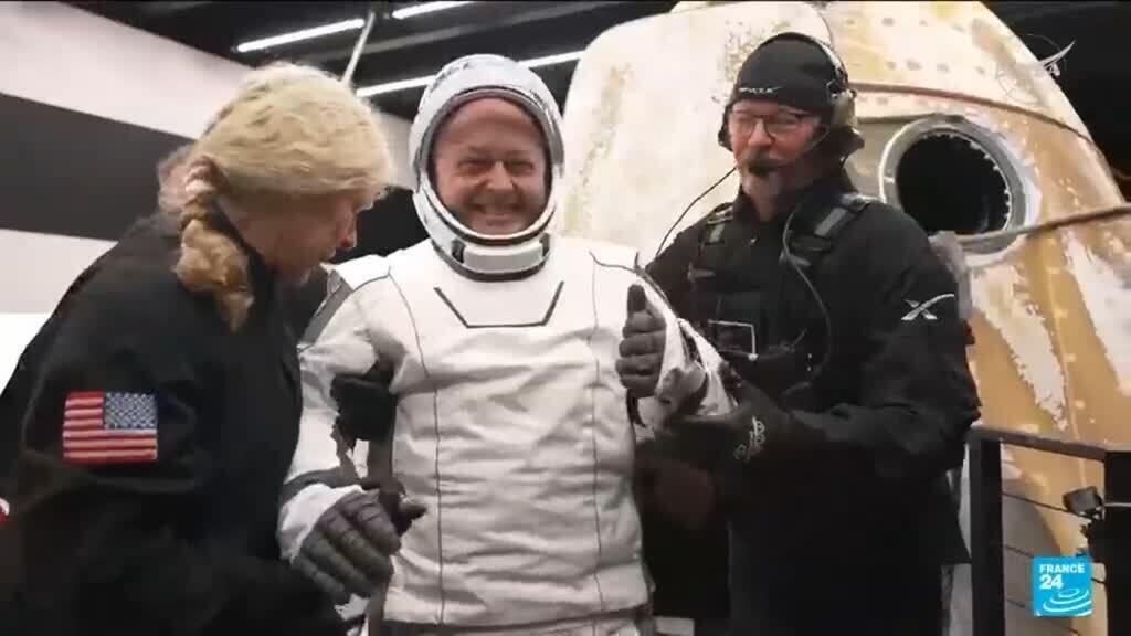 Video thumbnail for NASA sends fours astronauts back to Earth in first-ever medical evacuation