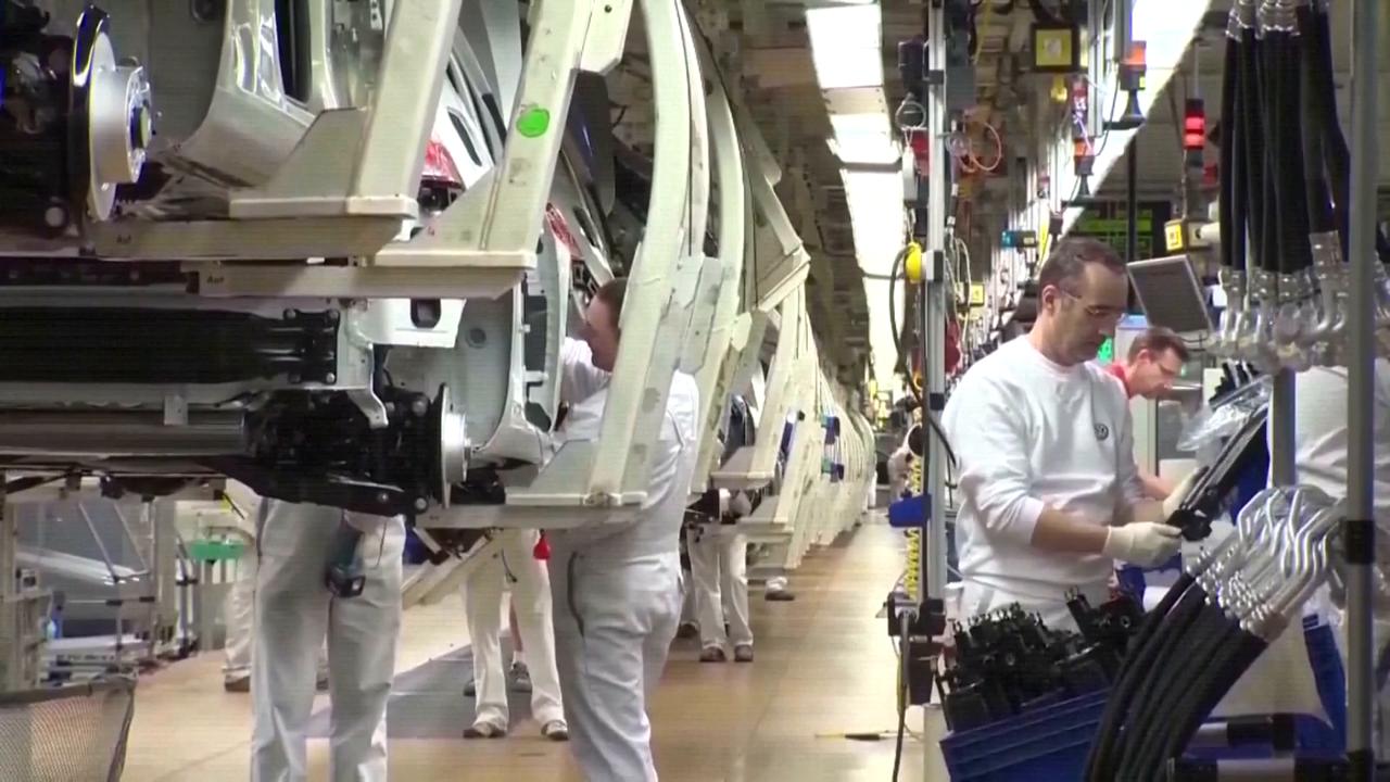 Video thumbnail for China: Chinese companies see opportunities, challenges in EU market: report.