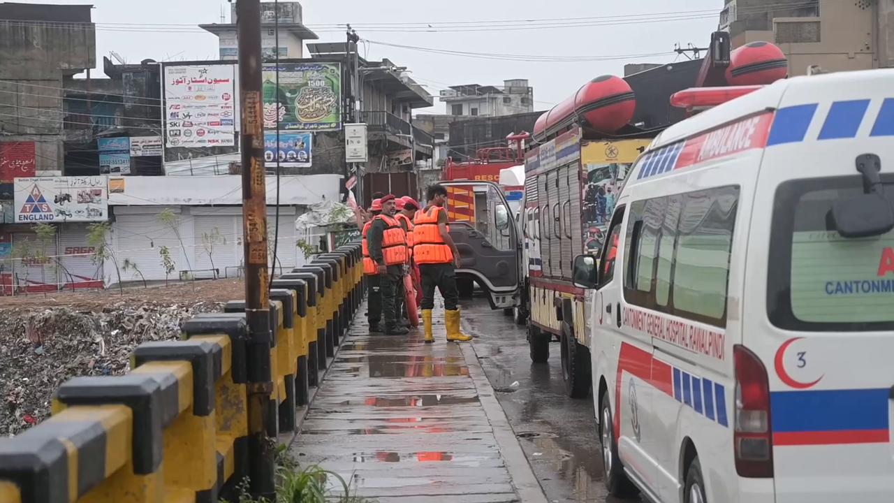 Video thumbnail for Pakistan: Heavy monsoon rain causes flooding in Pakistan's Rawalpindi.
