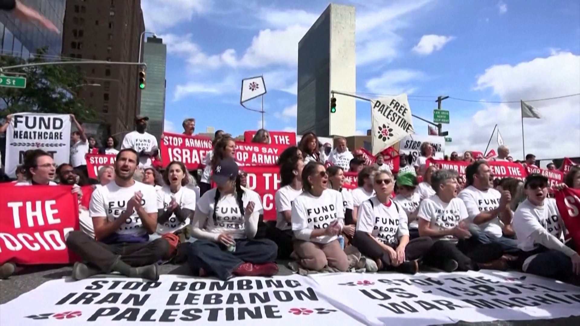 Video thumbnail for Susan Sarandon, Hannah Einbinder arrested at Netanyahu UN protest