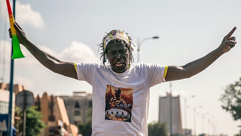 Video thumbnail for Mali: Hundreds rally to show support for beleaguered army leader