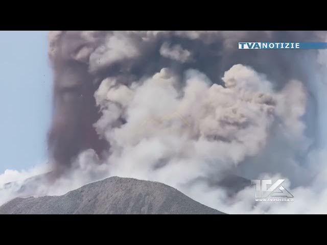 Video thumbnail for L’attività effusiva sull’Etna è continuata nel corso della notte. La nube di cenere ha raggiunto un'