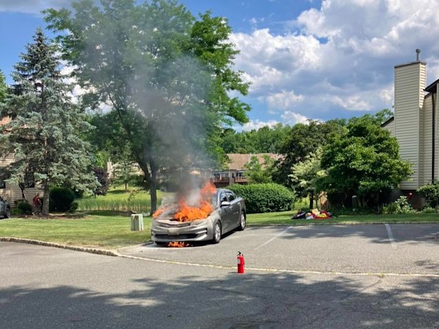 Video thumbnail for Car goes up in flames outside Hampton condo complex