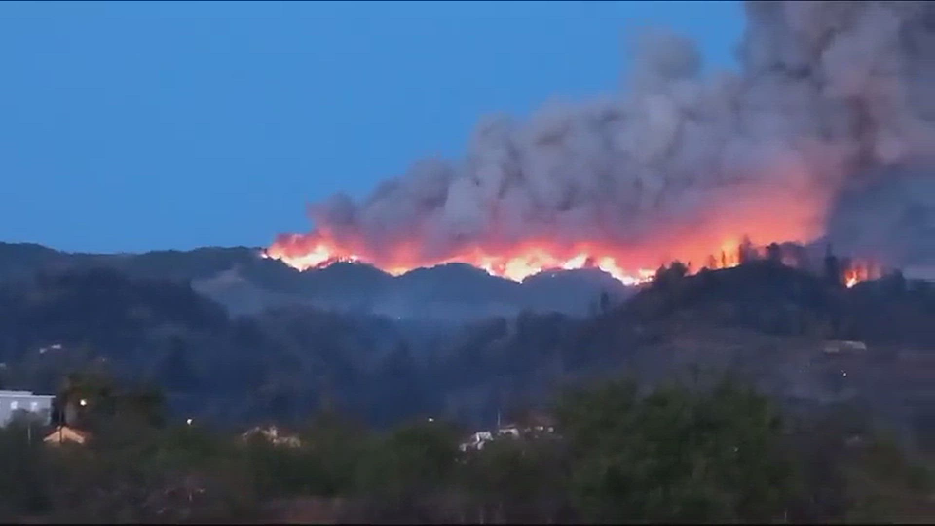 'Video thumbnail for Waldbrand - La Palma am Abend vom 15. Juli 2023'