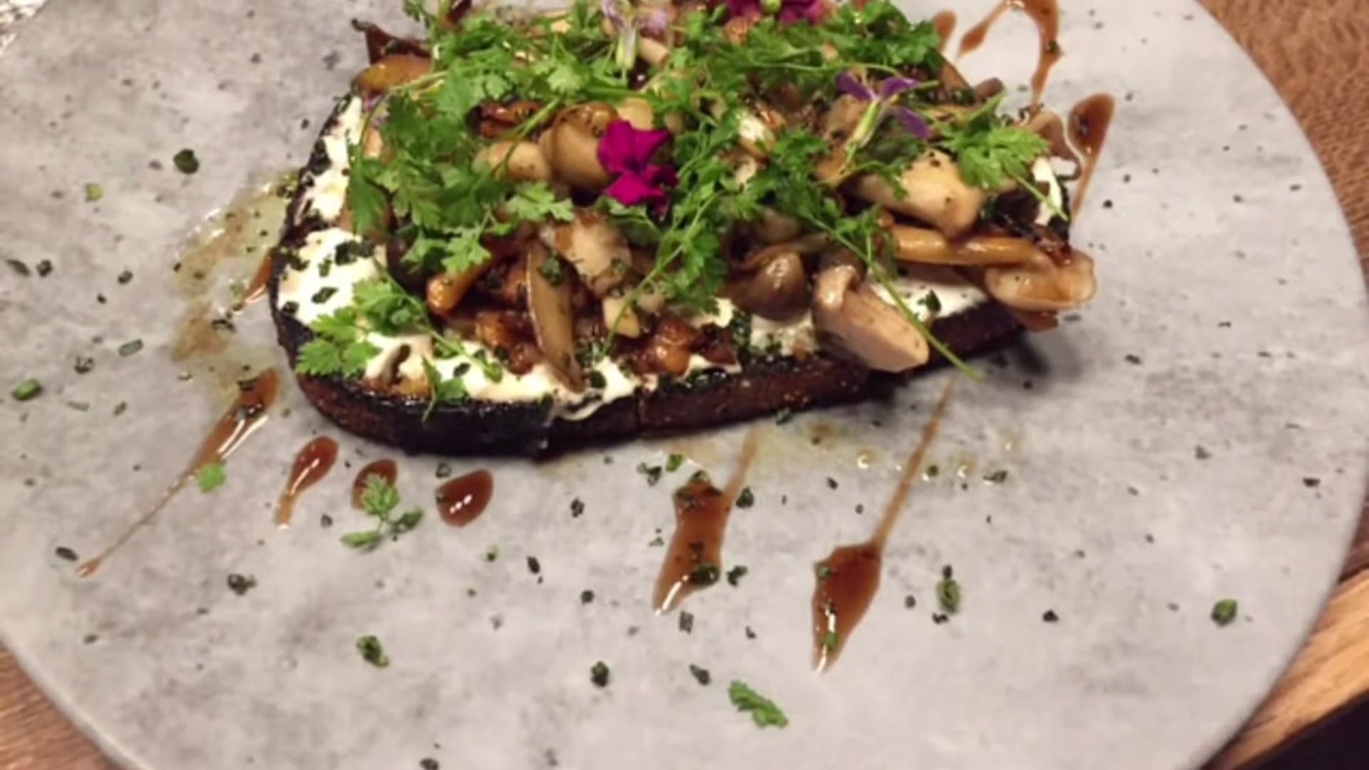 Video thumbnail for Top 10 Best Restaurants to Visit in Columbus _ USA - English(720P_60FPS)