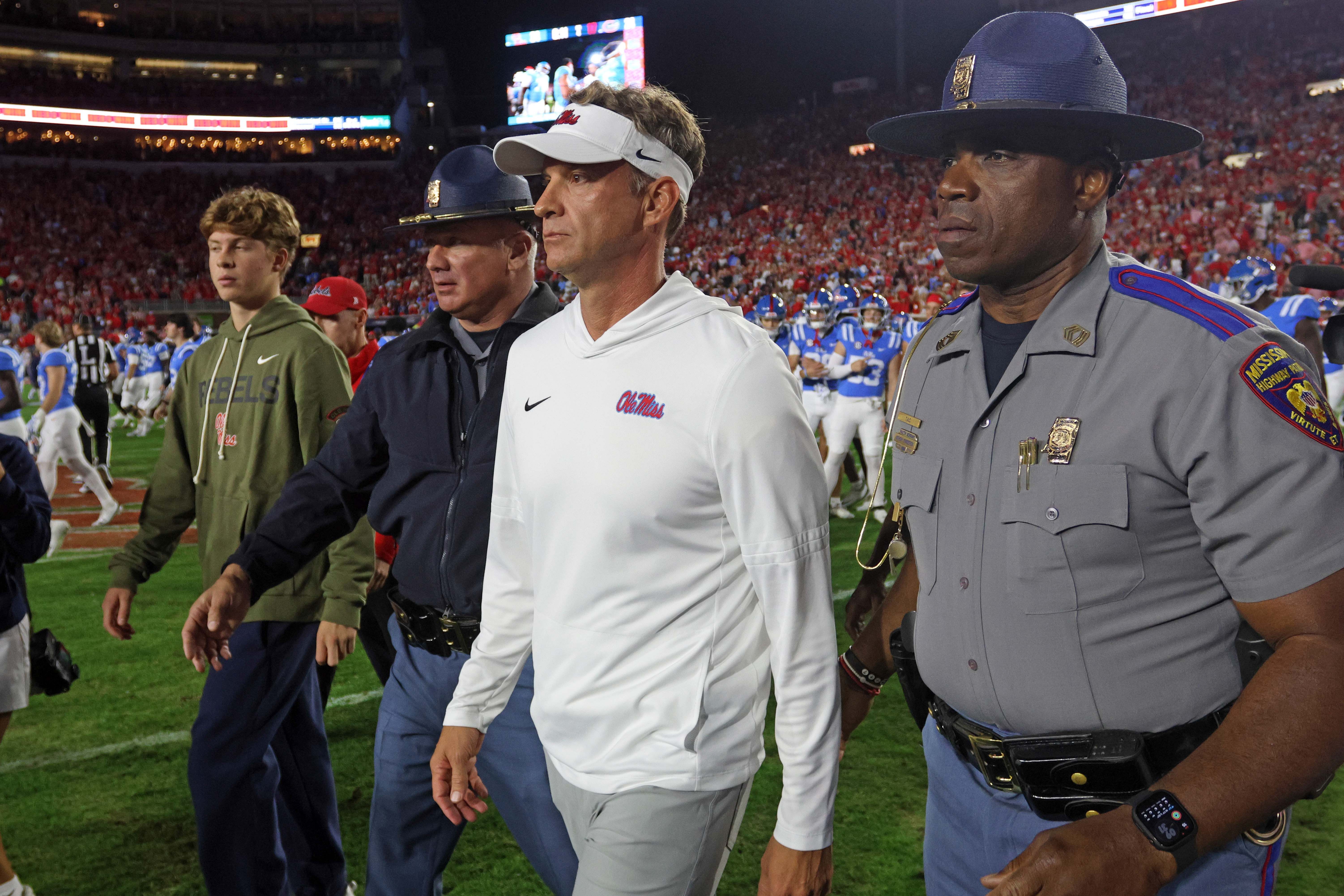 Video thumbnail for Did Ole Miss Make Right Call With Supposed Ultimatum for Kiffin?