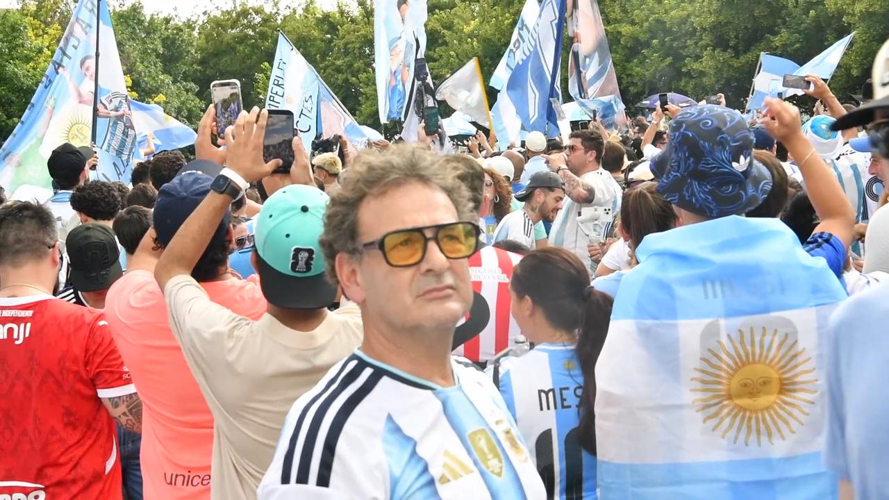 Video thumbnail for US: Argentina AFA fans pre-game rally in Dallas during The FIFA World Cup 3.