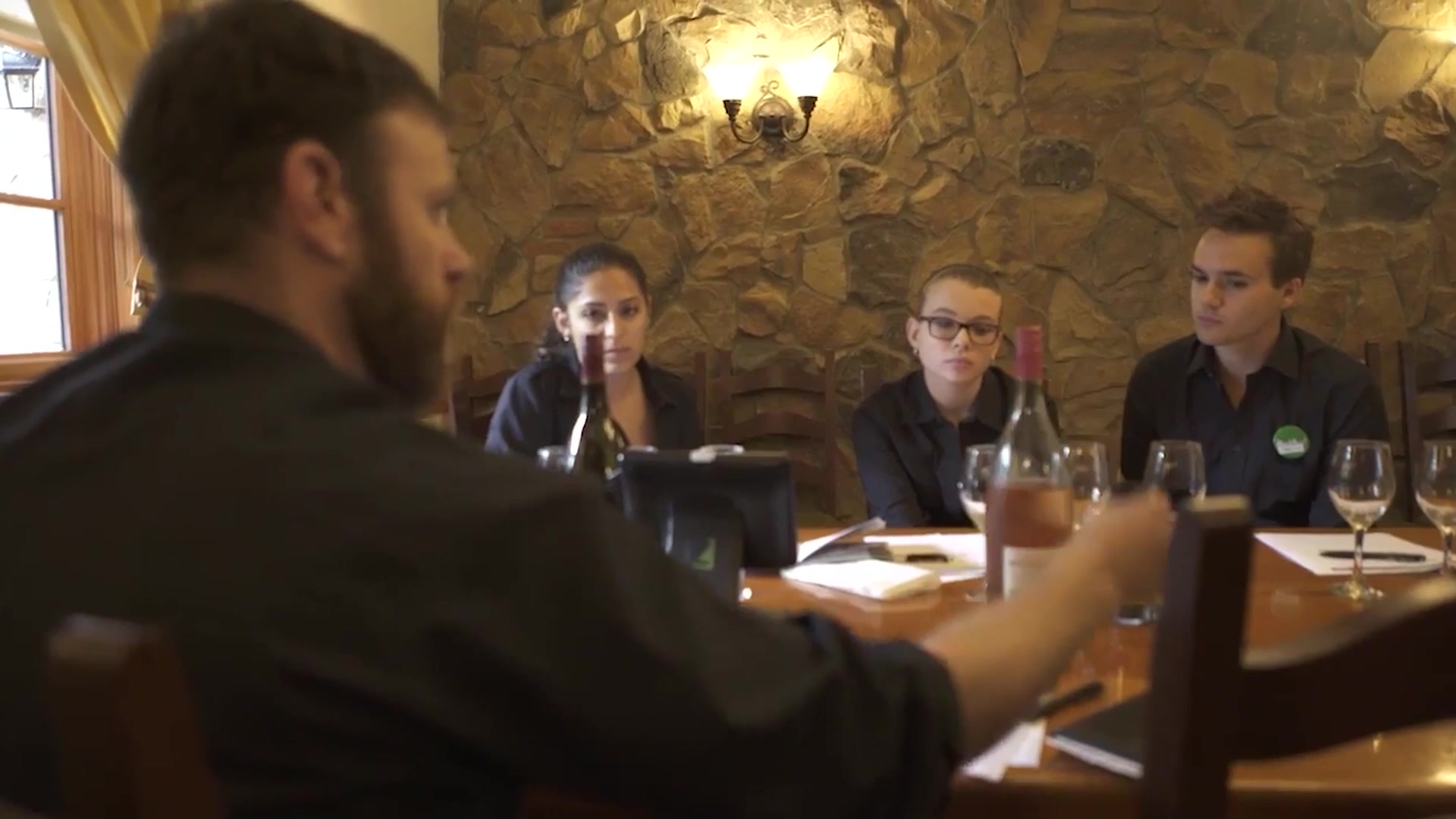 Video thumbnail for Why Olive Garden's Breadsticks Are So Darn Delicious