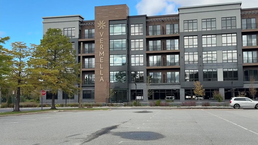 Video thumbnail for Housing complexes connected to 3 popular Paramus malls under construction