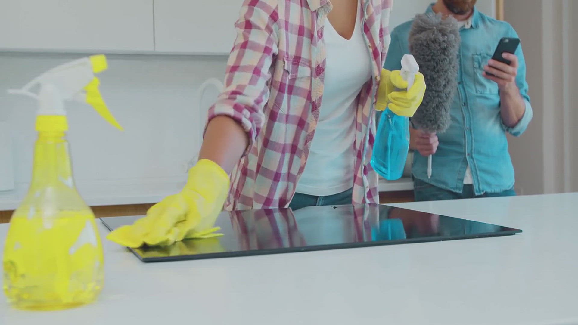 Video thumbnail for Cleaning Stovetops and Burners