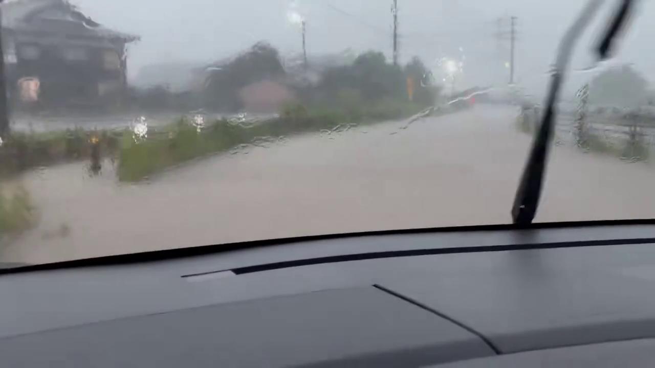 Video thumbnail for Japan: Record-Breaking Batters Chiba, Triggering Evacuations in Kashiwa City 4.