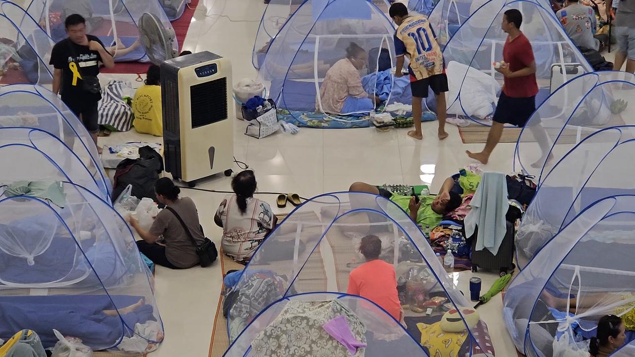 Video thumbnail for Thailand: Bangkok Flooding Forces Residents Into Temporary Shelters 14.