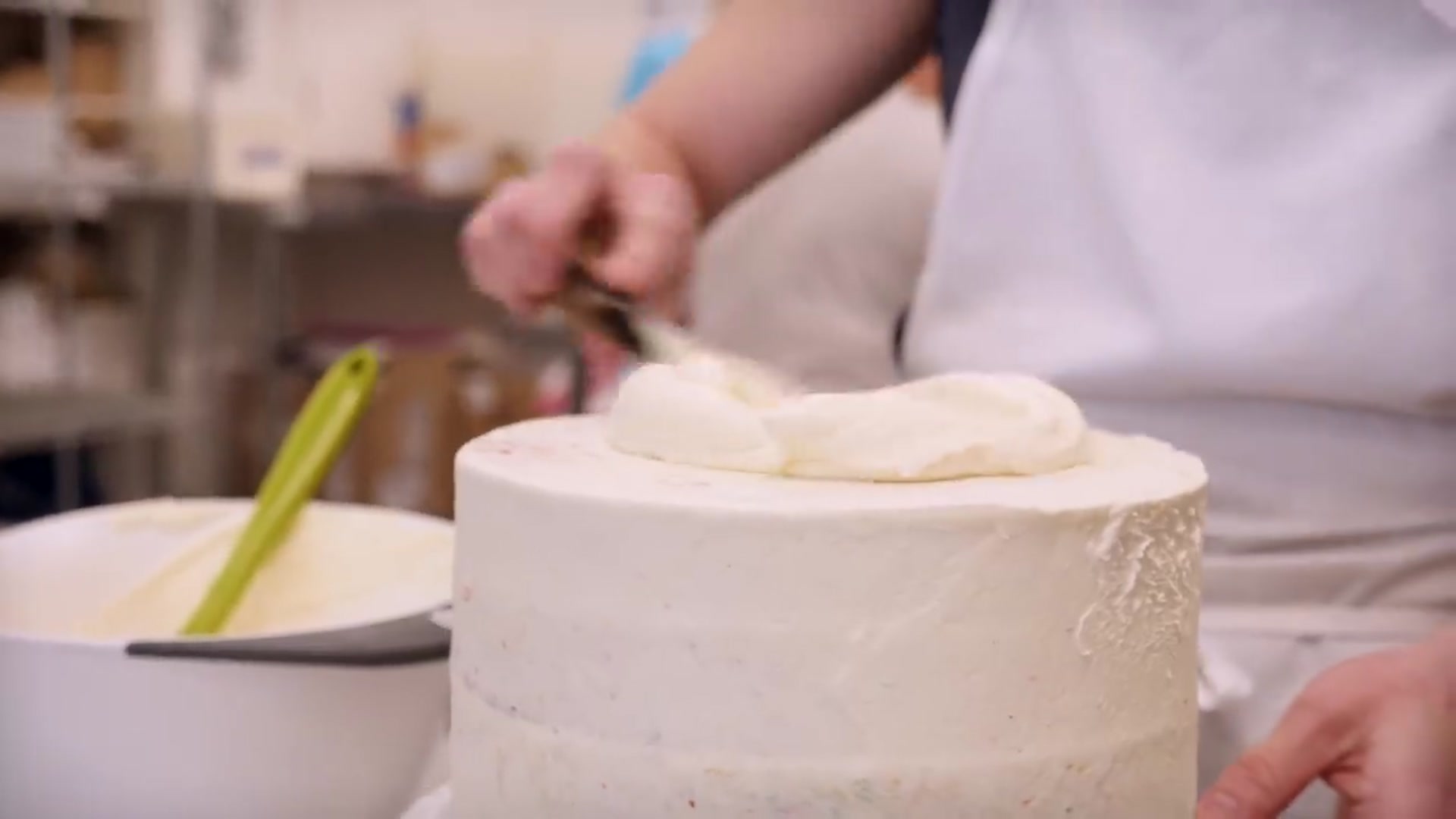 Video thumbnail for Decorating a cake with Raspberry Goo Extra Tips Cupcake Jemma(720P HD)