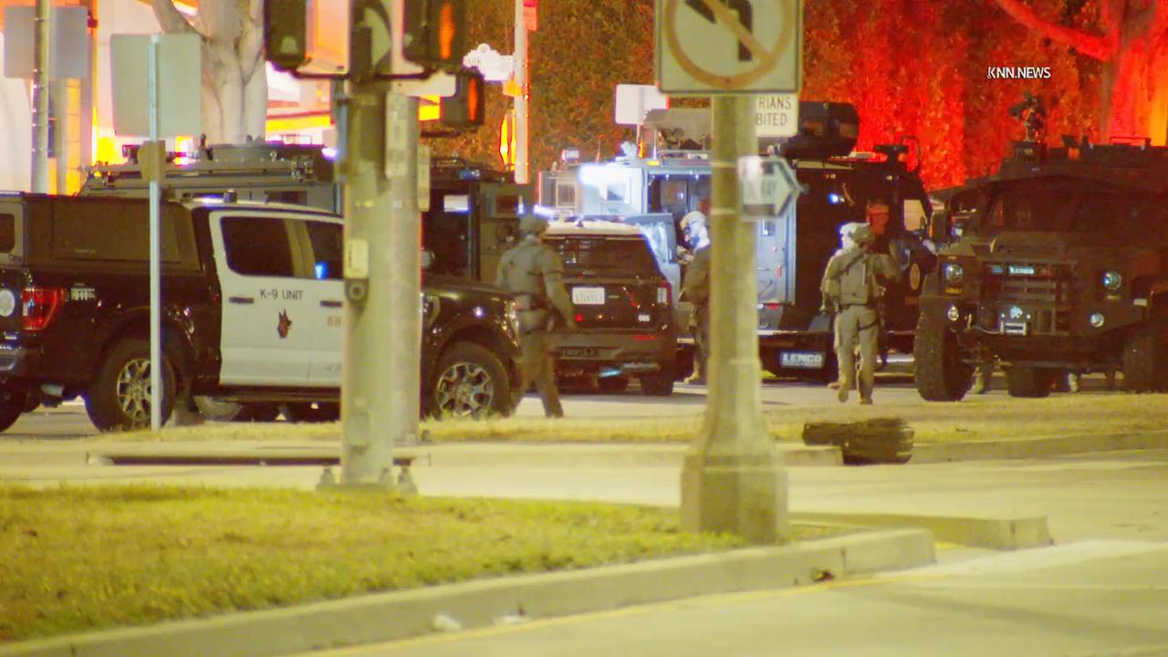 Video thumbnail for US, Los Angeles: Beverly Hills Hostage Situation With Armed Suspect Ends With Gas Smoke and Flashbangs Part 2.