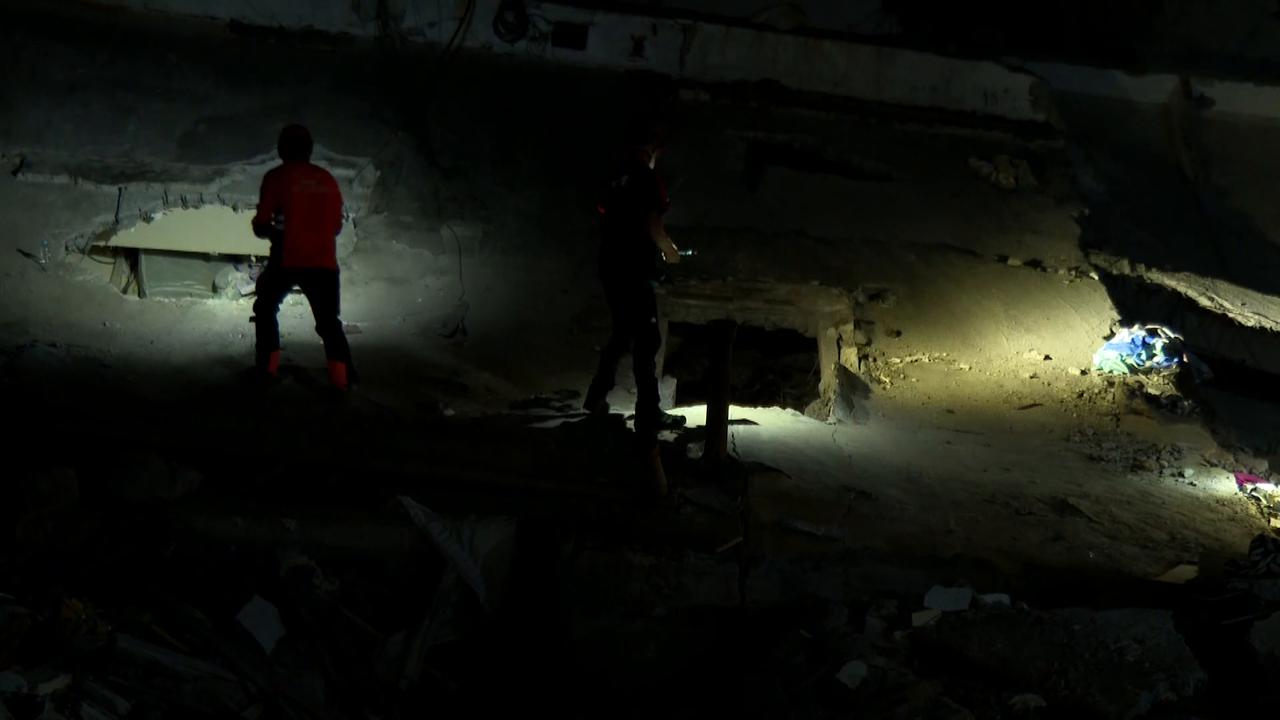 Video thumbnail for Venezuela: Turkish teams arrive in quake-hit Venezuela, join search for survivors.