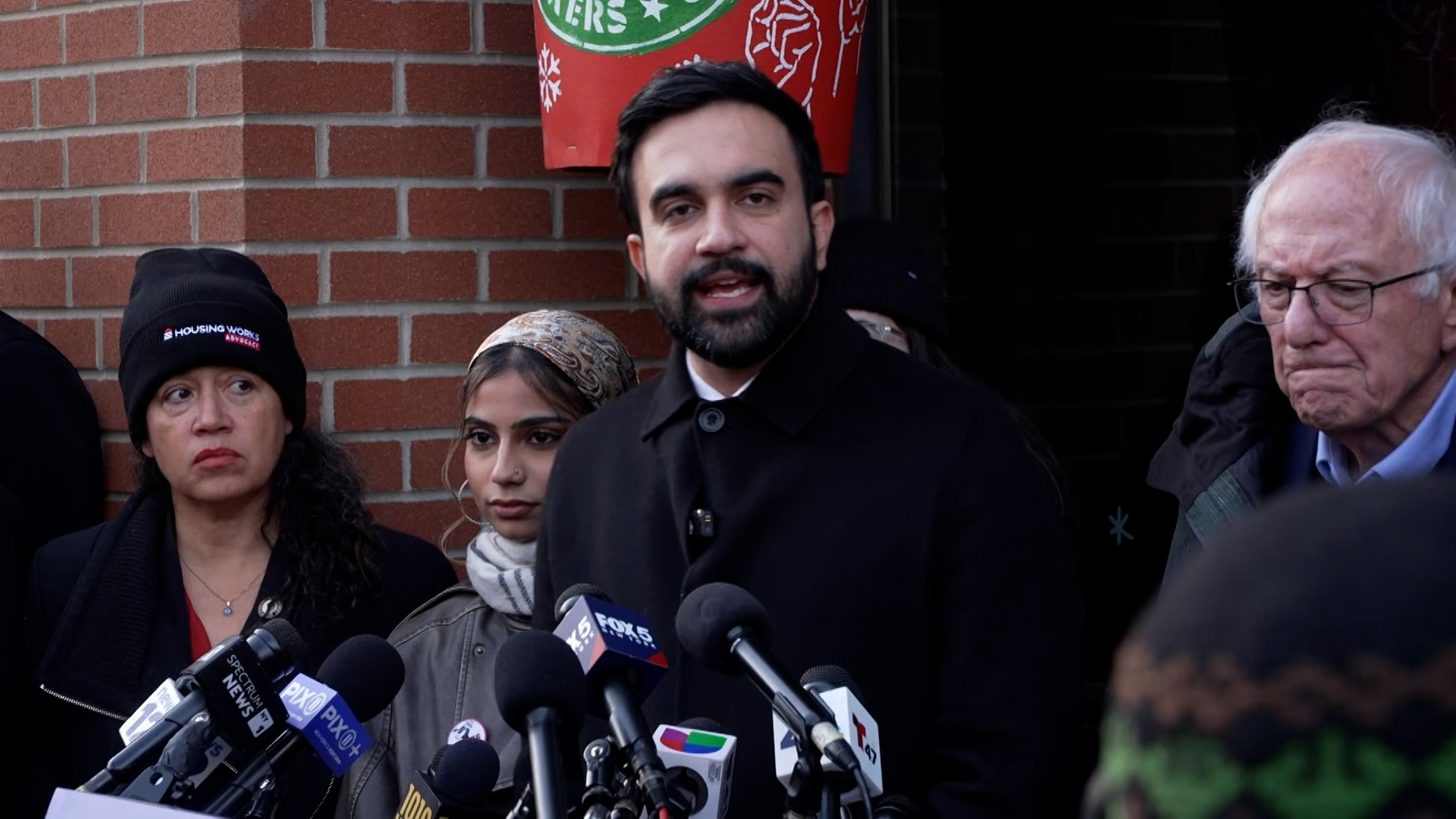 Video thumbnail for Al Jazeera questions Mamdani, Sanders on Starbucks unionisation