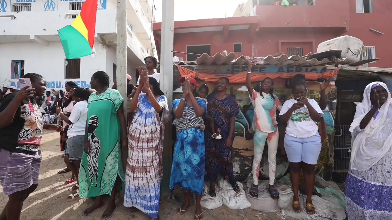 Video thumbnail for Senegal: Senegalese fishermen compete in traditional pirogue race off Dakar.