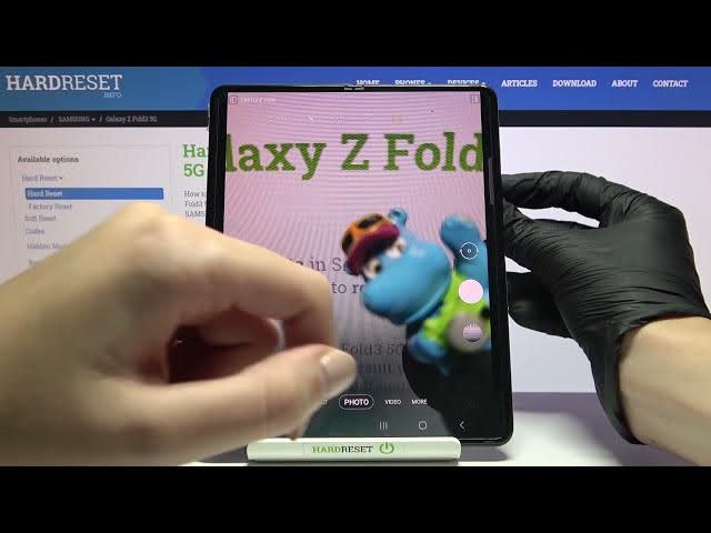 Video thumbnail for How to Take Motion Photo in Samsung Galaxy Fold 3 5G - Snap Live Picture